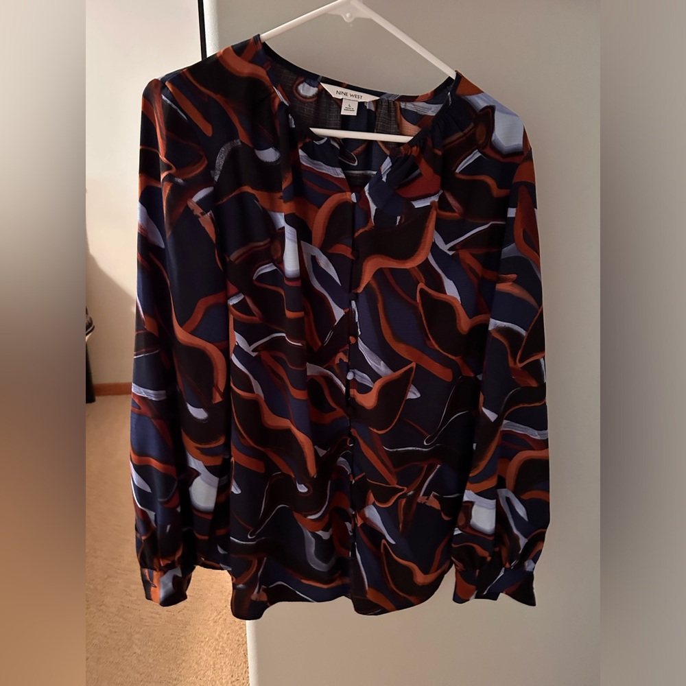 Women’s navy blouse, great condition